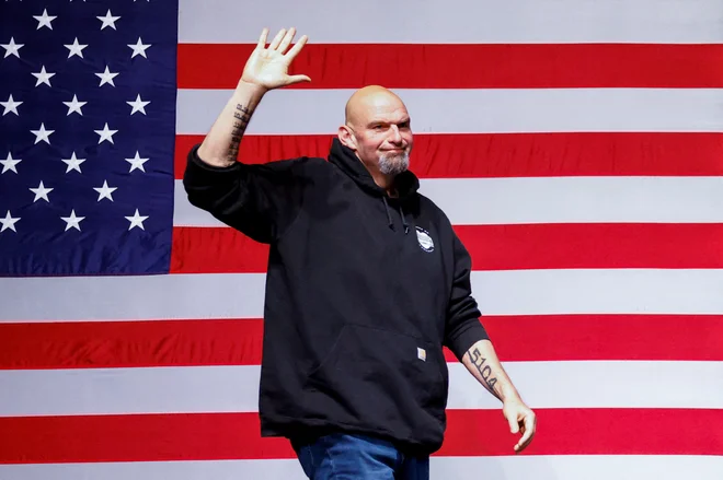Pensilvanski demokrat&nbsp;John Fetterman je lkjub nedavni možganski kapi zmagal v tekmi za senat.&nbsp; Foto Quinn Glabicki/Reuters

