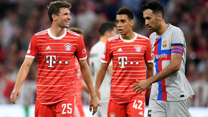 Fotografija: Nemško-španski dvoboji so se v minulem desetletju vrstili predvsem na klubski ravni, Thomas Müller in Jamal Musiala (v sredini) sta letos z Bayernom v ligi prvakov spet ukanila Barcelono. FOTO: Andreas Gebert/Reuters
