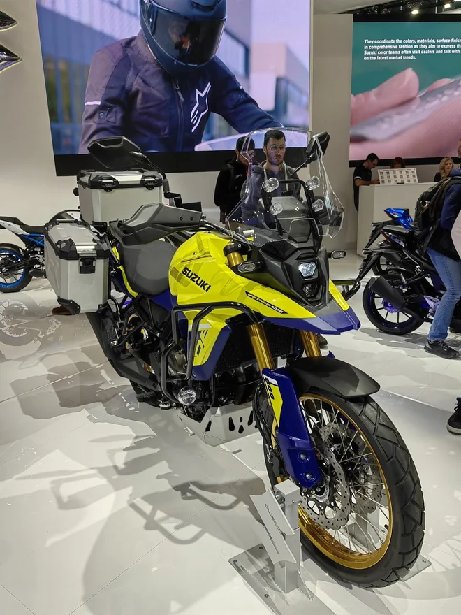 Pomembna novost japonskega Suzukija je motocikel V-strom DE .FOTO: Jan Jolič Lieven
