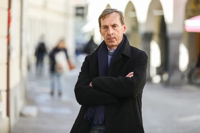 Med letoma 1991 in 2013 je izpeljal več kot 250 enournih večernih pogovornih oddaj Intervju, javnost pa ga je spoznavala tudi kot voditelja priljubljenih oddaj Očetje in sinovi, Družinske vezi in Družinske zgodbe. FOTO: Črt Piksi/Delo
