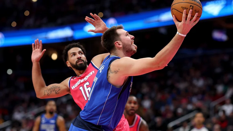 Fotografija: Luka Dončić ni mogel preprečiti novega poraza Dallasa. FOTO: Rob Carr/AFP