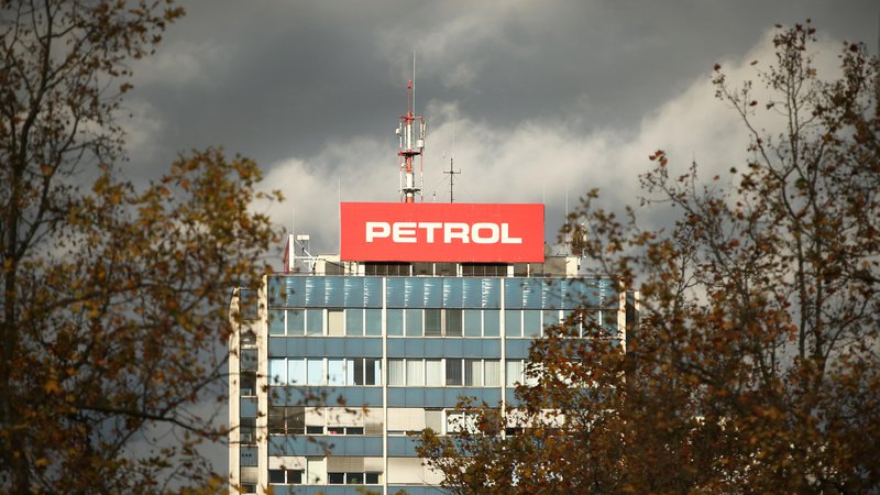 Fotografija: Skupina Petrol je v prvih devetih mesecih skupno ustvarila 19,4 milijona evrov čistega dobička, ki pripada delničarjem. FOTO: Jure Eržen/Delo
