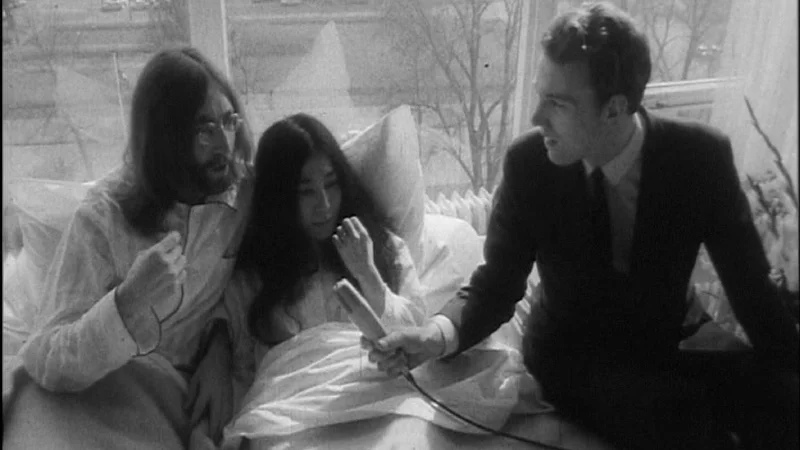 Fotografija: Svet bi bil boljši, če bi kakšne dni preživeli v postelji, sta učila John Lennon in Yoko Ono.