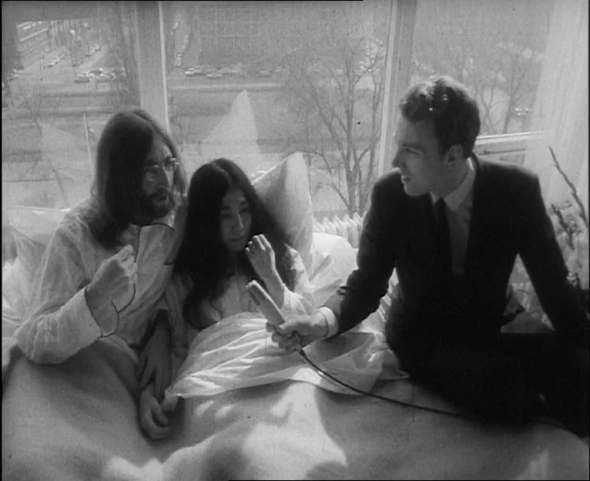 Svet bi bil boljši, če bi kakšne dni preživeli v postelji, sta učila John Lennon in Yoko Ono.
