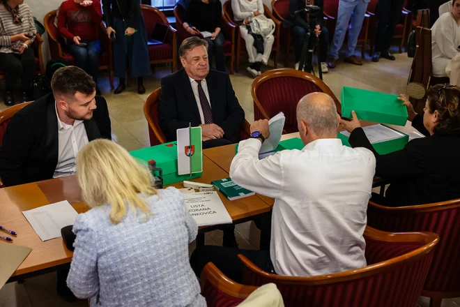 Zoran Janković je sredi oktobra predal podpise za kandidaturo. FOTO ČRT PIKSI
