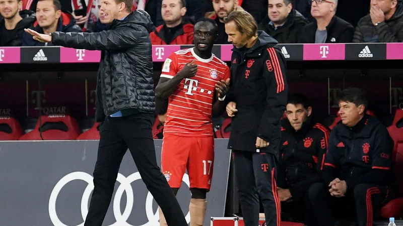 Fotografija: Bayernov Sadio Mané si je na tekmi proti Werderju poškodoval mečnico. FOTO: Andreas Gebert/Reuters