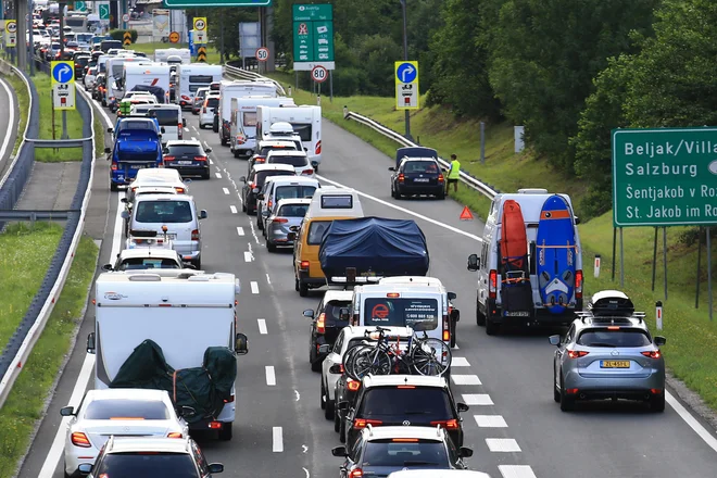 Razvoj novih motorjev in izpušnih sistemov naj bi stal toliko, da bi ustavil razvoj električnih vozil. FOTO: Tomi Lombar/Delo
