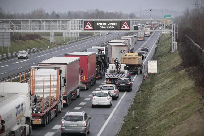 Tudi tovornjakarji si lahko ob predlogu komisije oddahnejo. FOTO: Uroš Hočevar/Delo
