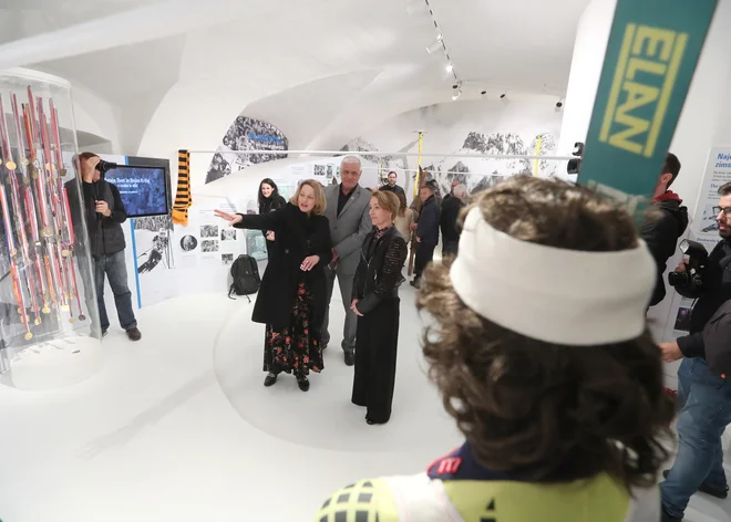 Legendarna smučarka je več kot 550 lovorik in drugih predmetov, povezanih s smučanjem, podarila Tržiškemu muzeju, danes je sledilo še odprtje razstave Mateja je zlata. FOTO: Dejan Javornik/Slovenske novice