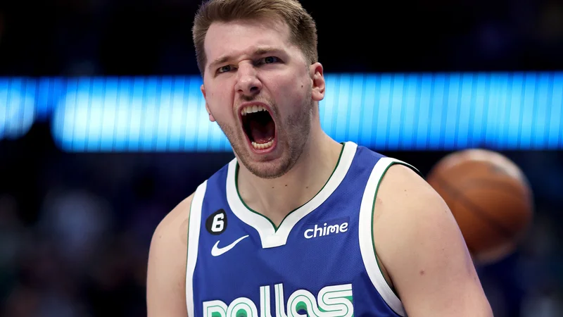 Fotografija: Luka Dončić je po dveh slabših predstavah spet pokazal zobe. FOTO: Tom Pennington/AFP