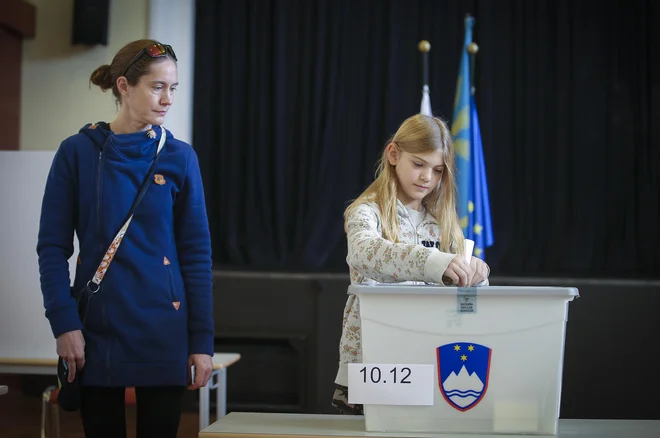 Dežurna služba ministrstva za notranje zadeve je od začetka volilnega molka do danes do 16.30 prejela 84 obvestil o domnevnih kršitvah. FOTO: Jože Suhadolnik/Delo
