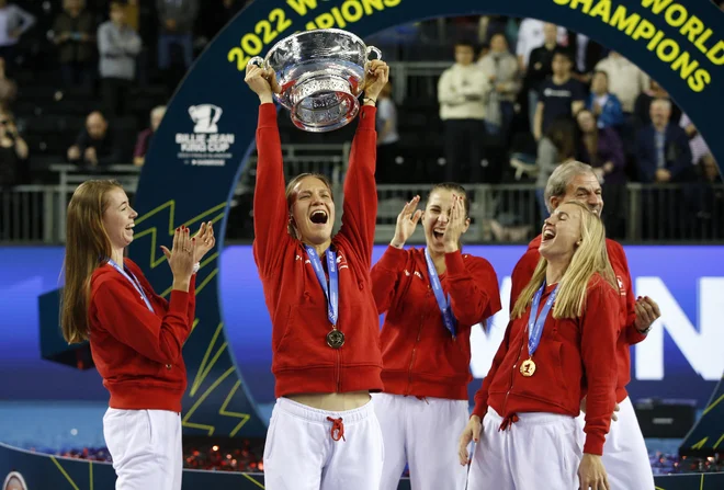 Zmagovalke prestižnega ekipnega tekmovanja za pokal Billie Jean King, nekdanji pokal Fed, so prvič v zgodovini Švicarek. FOTO: Ed Sykes/Reuters
