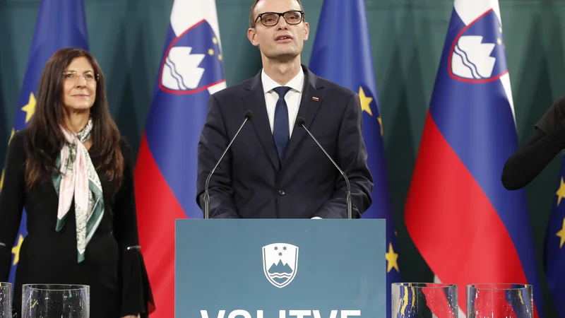 Na vprašanja o tem, kakšna bo njegova nadaljnja politična pot, Logar včeraj ni želel odgovarjati. FOTO: Matej Družnik/Delo