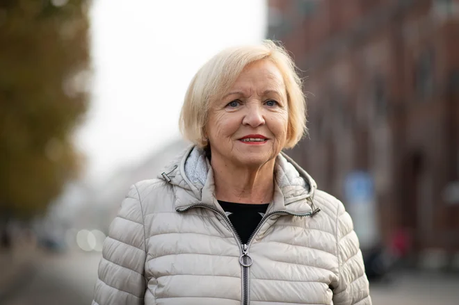 Branka Rudolf je ob selitvi v manjše stanovanje večino svojih knjig podarila vojaški knjižnici v mariborski kadetnici. Foto Miloš Vujinović/Mediaspeed
