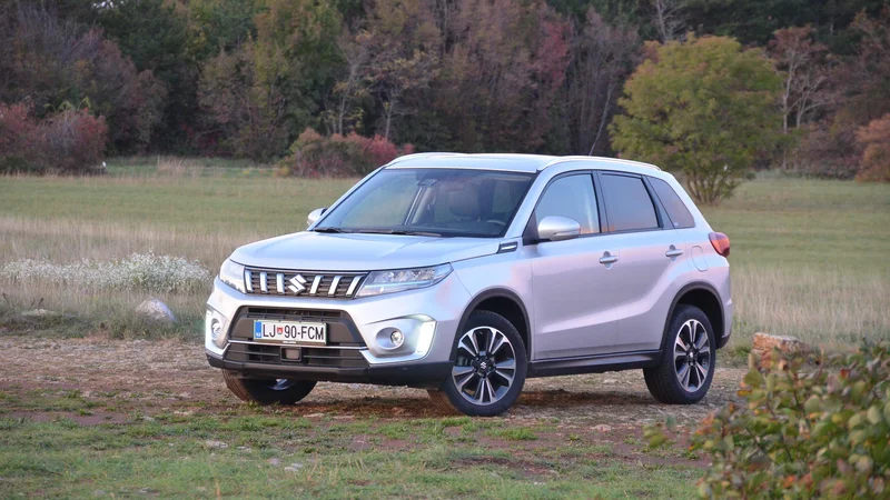 Fotografija: Suzuki vitara ima od letos zmogljivejši hibridni pogonski sistem. FOTO: Gašper Boncelj
