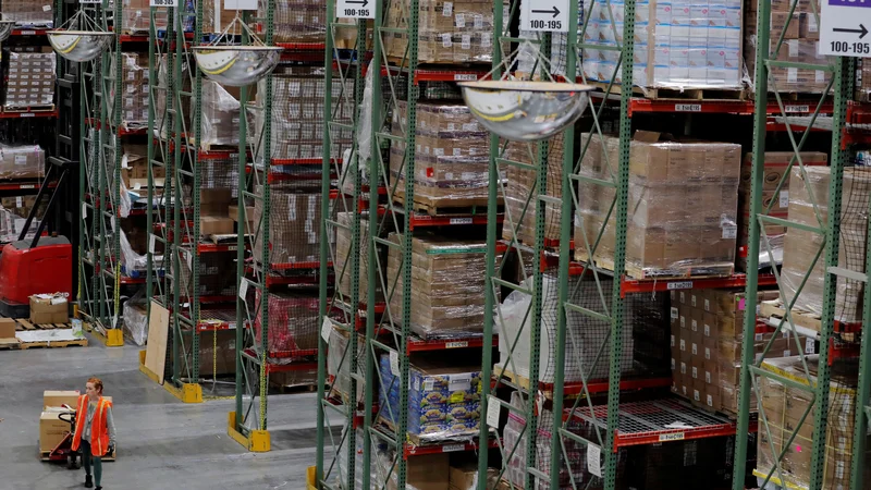 Fotografija: Amazon je napovedal največje krčenje delovne sile v svoji zgodovini. FOTO: Lucas Jackson/Reuters