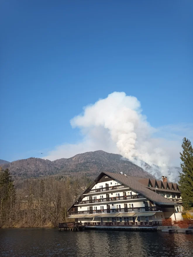 Hotel ob jezeru črnava je zaprt. FOTO: B. F.
