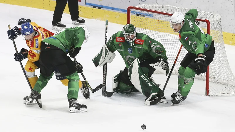 Fotografija: Hokejisti Olimpije so še drugič v zadnjih tednih klonili proti staremu znancu iz alpske lige Asiagu, tokrat na domačem ledu z 1:2. FOTO: Jože Suhadolnik