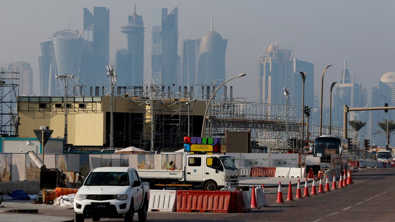 Fotografija: Doha je eno najhitreje rastočih mest na svetu in tudi eno najbolj onesnaženih. FOTO: Hamad I Mohammed/Reuters
