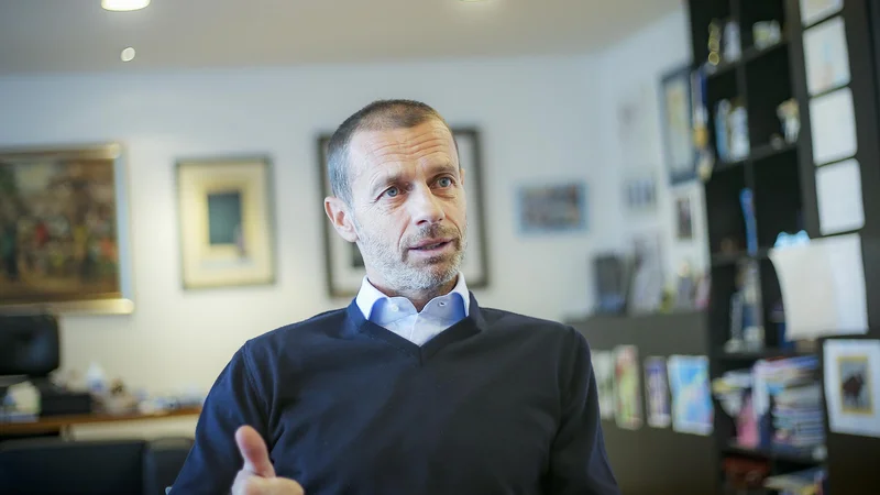 Sestanek v Nyonu? Na eni strani so bili entuziasti, ki dihajo za nogomet že 40 let, na drugi strani trije ljudje, ki nimajo ene delovne minute v nogometu. FOTO: Jože Suhadolnik
