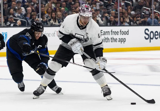 Anže Kopitar uspešno vodi hokejiste iz Los Angelesa, ki v pacifiški skupini zaostajajo le za Las Vegasom. FOTO: Jason Parkhurst/Usa Today Sports
