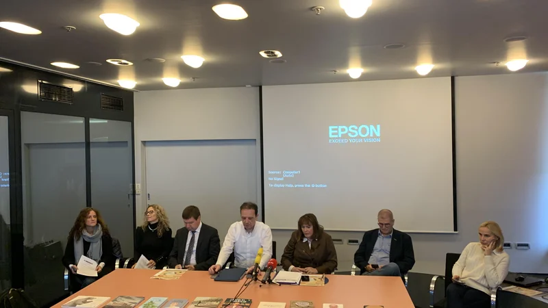 Fotografija: Na tiskovni konferenci so bili Nataša Čebular, Helena Kraljič, Branko Kidrič, Vladimir Kukavica, Tanja Tuma, Miha Kovač in Barbara Čeferin.
FOTO: Andrej Predin