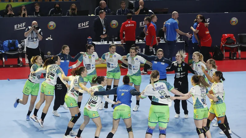 Fotografija: Slovenke si bodo za vedno zapomnile leto 2022, ko so bile ponos športne Slovenije. FOTO: Leon Vidic