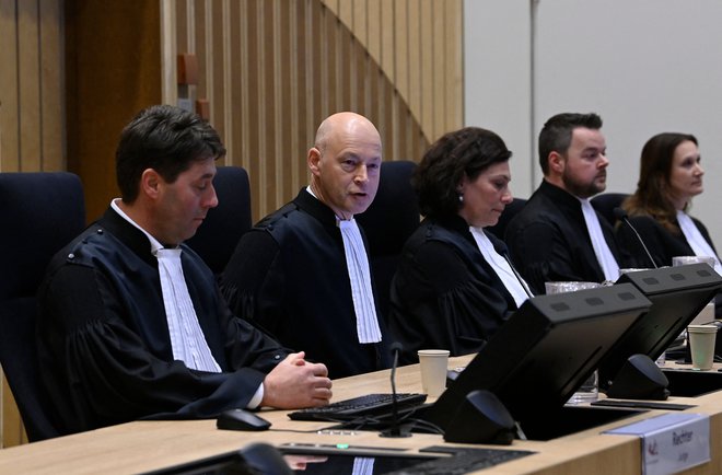 »Samo najstrožja kazen je primerna kot povračilo za dejanja osumljencev,« je ob razglasitvi sodbe povedal Hendrik Steenhuis, predsedsedujoči sodnik. Foto John Thys/Afp
