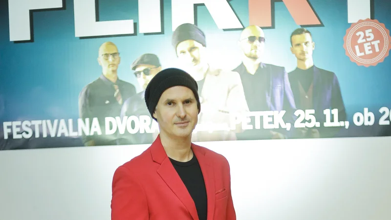 Fotografija: »Rešujmo stvari z ljubeznijo,« poziva Rok Lunaček, ki se posebej veseli koncerta s svojo skupino Flirrt 25. novembra v ljubljanski Festivalni dvorani. FOTO: Jože Suhadolnik