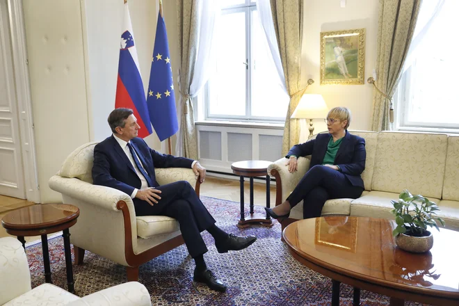 Bodoča predsednica Nataša Pirc Musar se privaja na novo funkcijo, tudi z obiskom pri odhajajočem predsedniku Borutu Pahorju. FOTO: Leon Vidic/Delo
