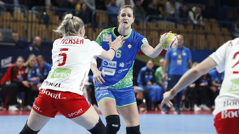 Fotografija: Ana Gros in soigralke so v prvem kolu turnirja premagale Dansko. FOTO: Leon Vidic