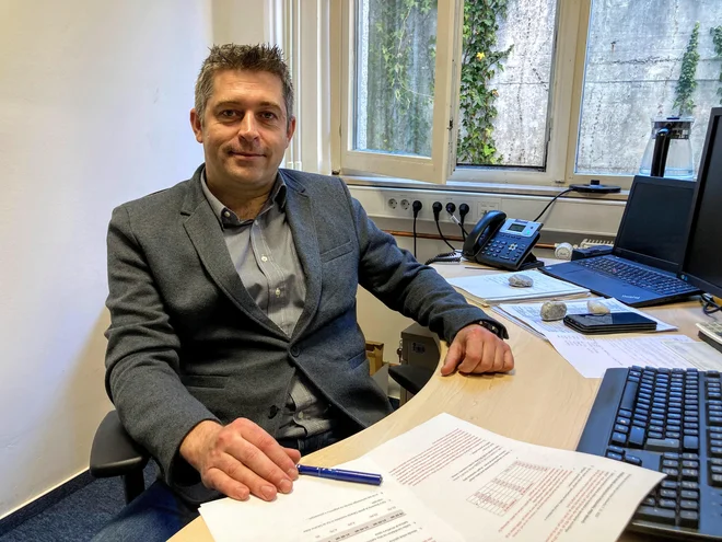 Marko Bevc iz sektorja za vozniške izpite na AVP poudarja, da ima z daljšimi čakalnimi vrstami težave vsa Evropa.
