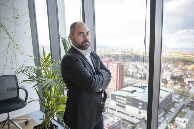 Podjetja, ki so v prehodu na digitalizacijo uspešna, morajo to narediti tako kot Amazon &ndash; usmeriti se na jedro svojega posla, pravi Vladimir Lukić.

FOTO: Leon Vidic
