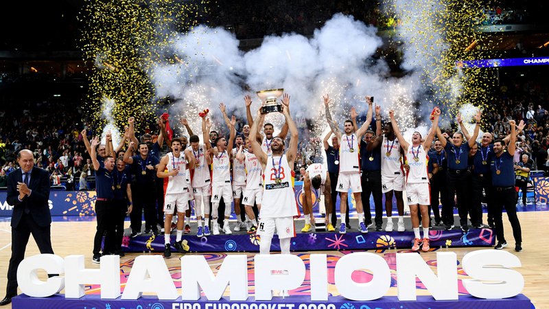 Fotografija: Španski košarkarji so septembra v Berlinu osvojili evropski naslov. FOTO: Annegret Hilse/Reuters
