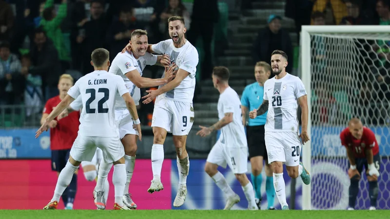 Fotografija: Slovenci so 24. septembra v zadnji stožiški tekmi navdušili navijače z zmago nad Norvežani. FOTO: Antonio Bronić/Reuters
