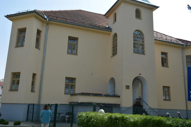Bivanje na varovanem oddelku doma v Lukavcih pri Ljutomerju je najdražje: varovanec mora plačati 1800 evrov na mesec, še skoraj 1000 evrov pa primakne zdravstvena blagajna. FOTO: Oste Bakal