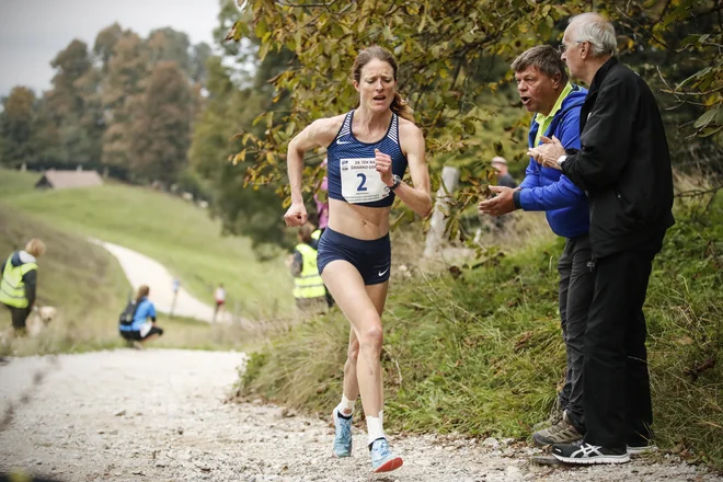 Andrea Mayr med 39. Tekom na Šmarno goro za svetovni pokal, v Tacnu. FOTO: Uroš Hočevar
