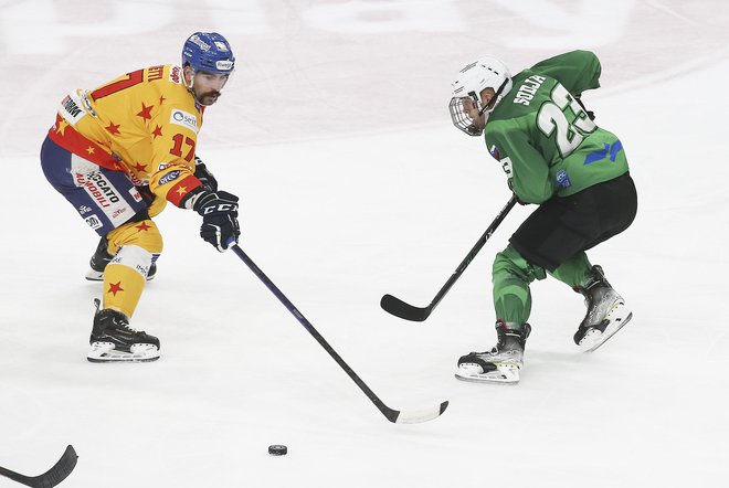 V naslednjem krogu bodo ljubljanski hokejisti spet igrali doma, v sredo jih čaka obračun z beljaško ekipo VSV. FOTO: Jože Suhadolnik
