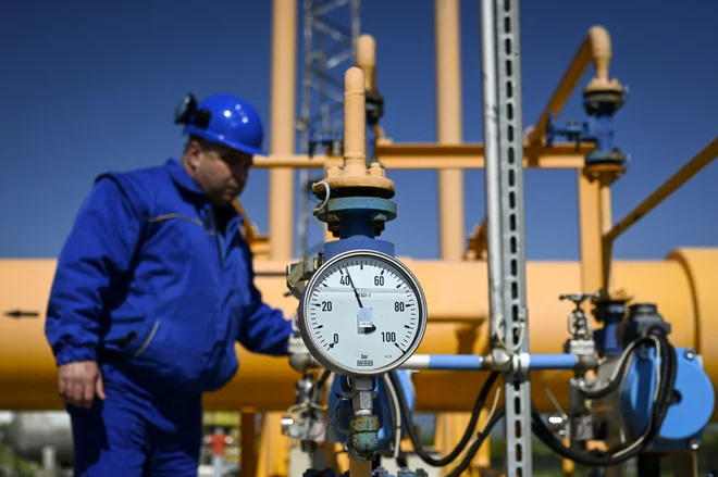 Evropska komisija bo predvidoma jutri razgrnila svoj predlog korekcijskega mehanizma, ki ga bodo nato v četrtek obravnavali ministri za energetiko. FOTO: Nikolay Doychinov/AFP
