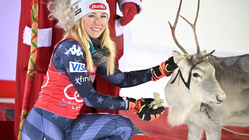 Fotografija: Mikaela Shiffrin je dobila tradicionalno nagrado, ki pripade najboljši v Leviju – severnega jelena.
FOTO: Jussi Nukari/AFP