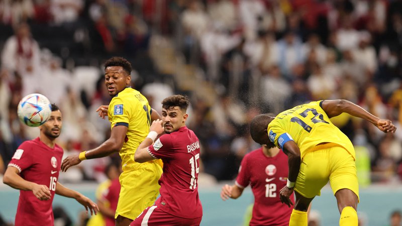 Fotografija: Ekvadorci in Enner Valencia (desno) so sanjsko odprli svetovno prvenstvo, Katarcem niso pustili niti kančka možnosti za boljši izid. FOTO: Karim Jaafar/AFP
