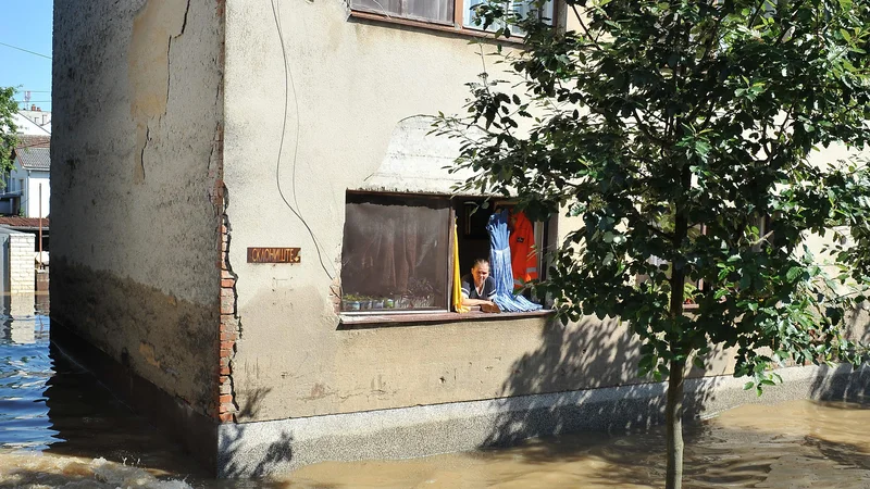 Fotografija: V tokratnih poplavah je bilo najhuje na območju Novega Pazarja in Tutina na jugozahodu Srbije. Fotografija je simbolična. FOTO: AFP