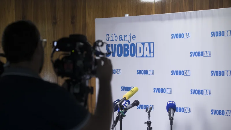Fotografija: Gibanju Svoboda je uspelo zasesti prostor, ki so ga prej zasedale LDS, SMC, deloma tudi LMŠ in SAB, meni politolog Miro Haček. Foto Jure Eržen
