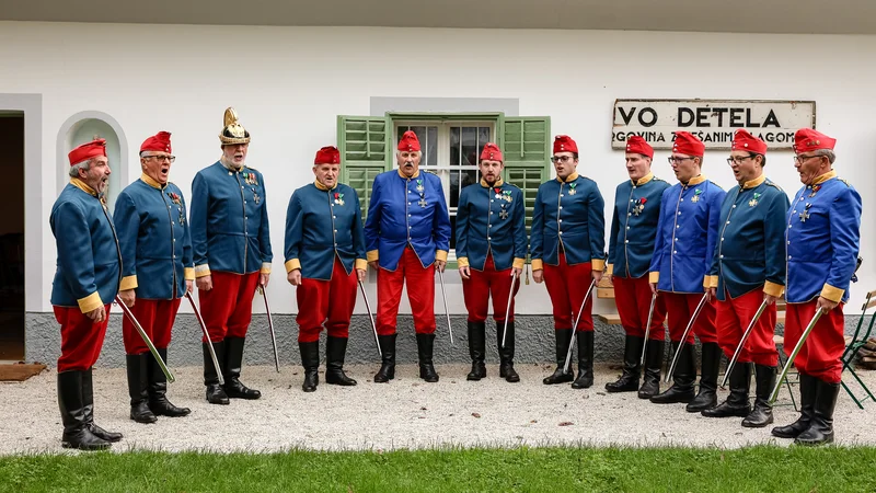 Fotografija: Kamor koli pridejo, Dragonarji generala Maistra jemljejo pozornost drugim. FOTO: Črt Piksi