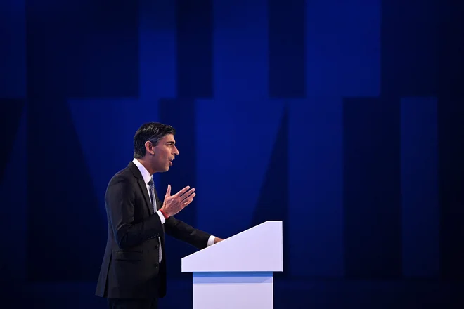 Rishi Sunak med nastopom na konferenci konfederacije britanske industrije Foto Oli Scarff/Afp

