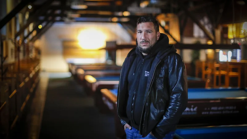 Fotografija: Boštjan Dermol pravi, da koncerta ob skorajšnji 30-letnici skupine Nude ne načrtujejo, bo pa predvidoma spomladi izšla njegova prva samostojna plošča. FOTO: Matej Družnik