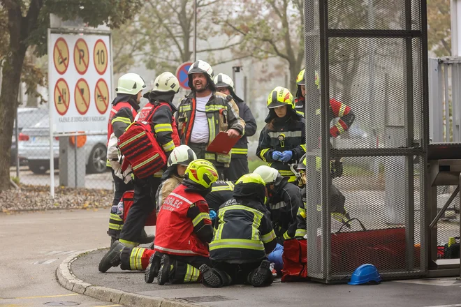 Zavezanci za dohodnino lahko en odstotek dohodnine podarijo upravičenim društvom, sindikatom, verskim skupnostim, političnim strankam in drugim nevladnim organizacijam. Skupno je na seznamu upravičencev več kot 5800 organizacij. FOTO: Črt Piksi
