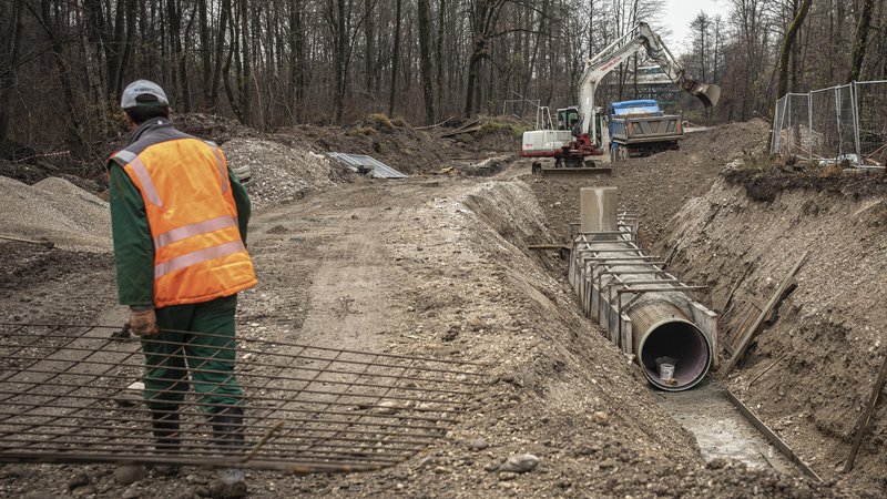 Fotografija: Kanalizacijsko omrežje bo polno delovalo konec leta 2023. FOTO: Voranc Vogel/Delo
