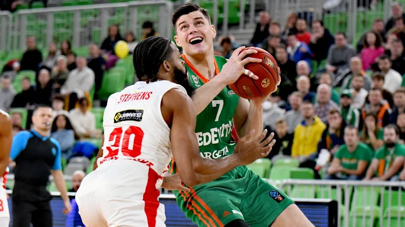 Fotografija: Amar Alibegović in soigralci so še enkrat ostali praznih rok. Foto Cedevita Olimpija