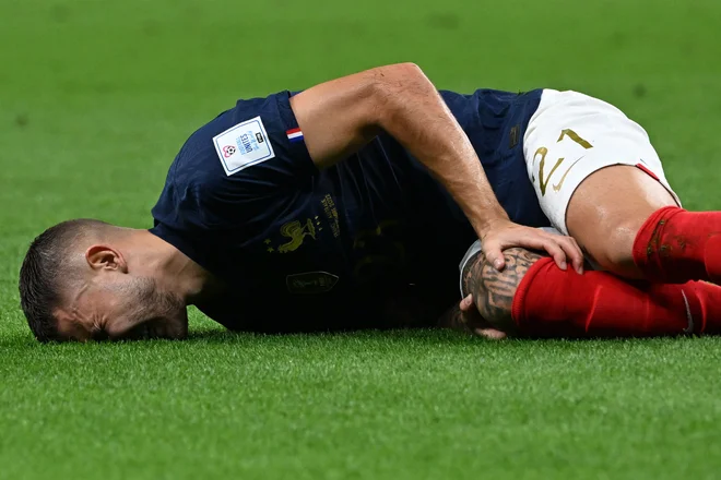Francosko reprezentanco (na fotografiji Lucas Hernandez), ki se sicer lahko pohvali z eno &raquo;najdaljših&laquo; klopi, je zajela epidemija poškodb. FOTO: Chandan Khanna/AFP
